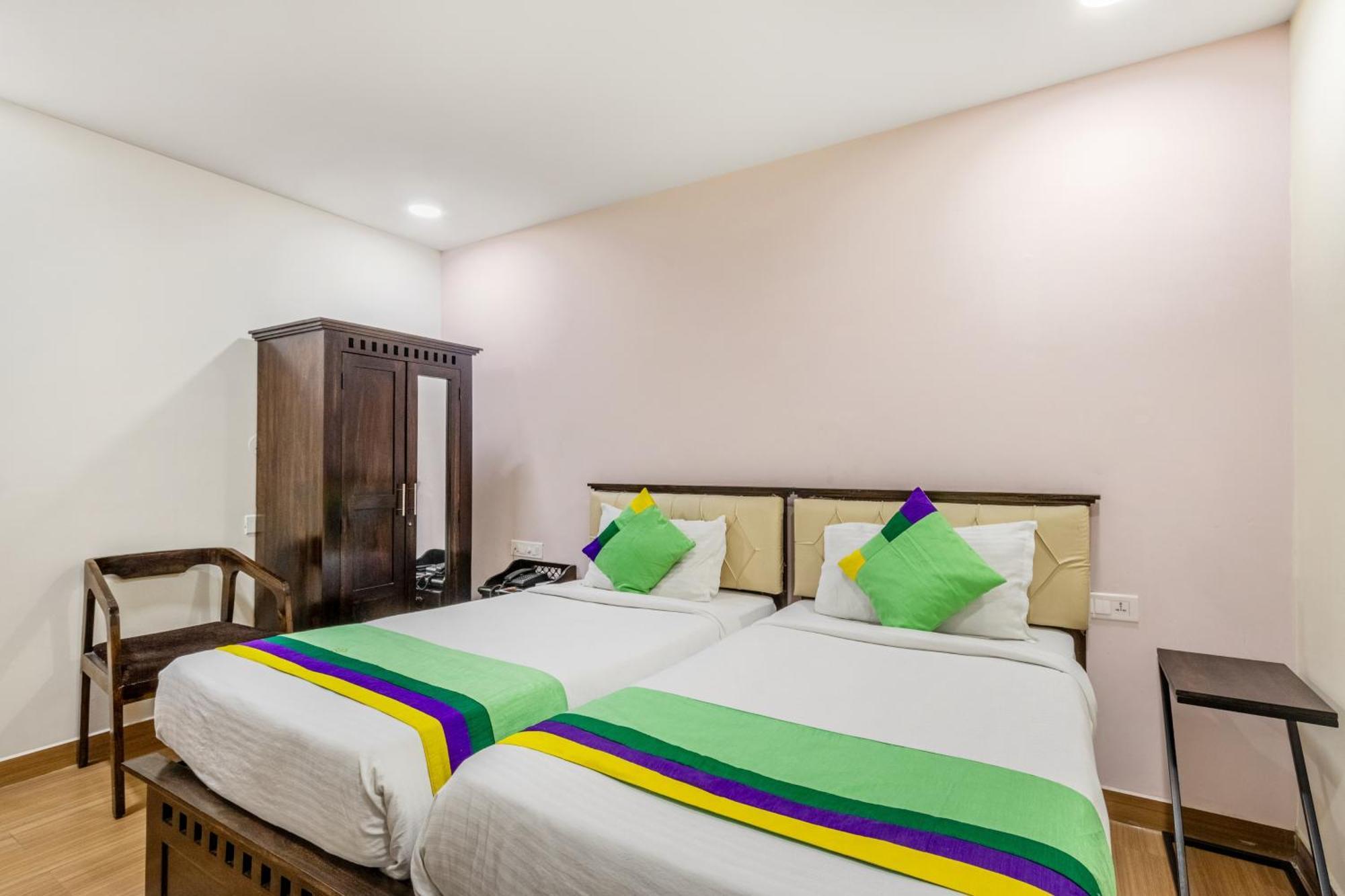 Hotel Treebo Purple Square Hajdarabad Zewnętrze zdjęcie