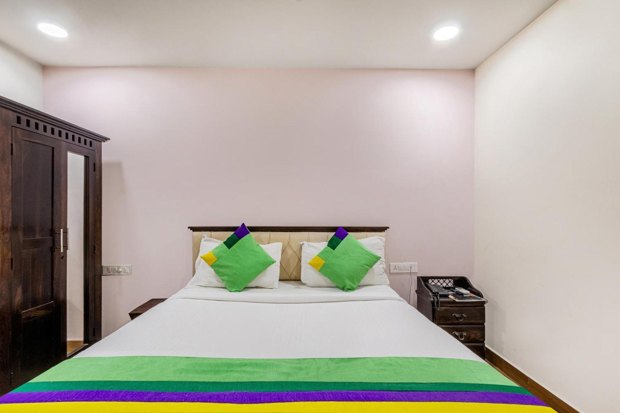Hotel Treebo Purple Square Hajdarabad Zewnętrze zdjęcie