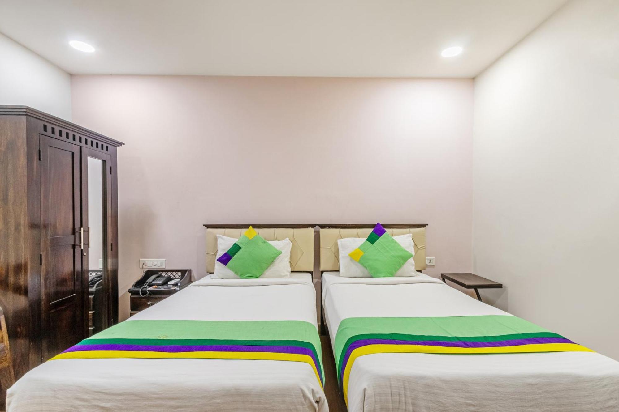 Hotel Treebo Purple Square Hajdarabad Zewnętrze zdjęcie
