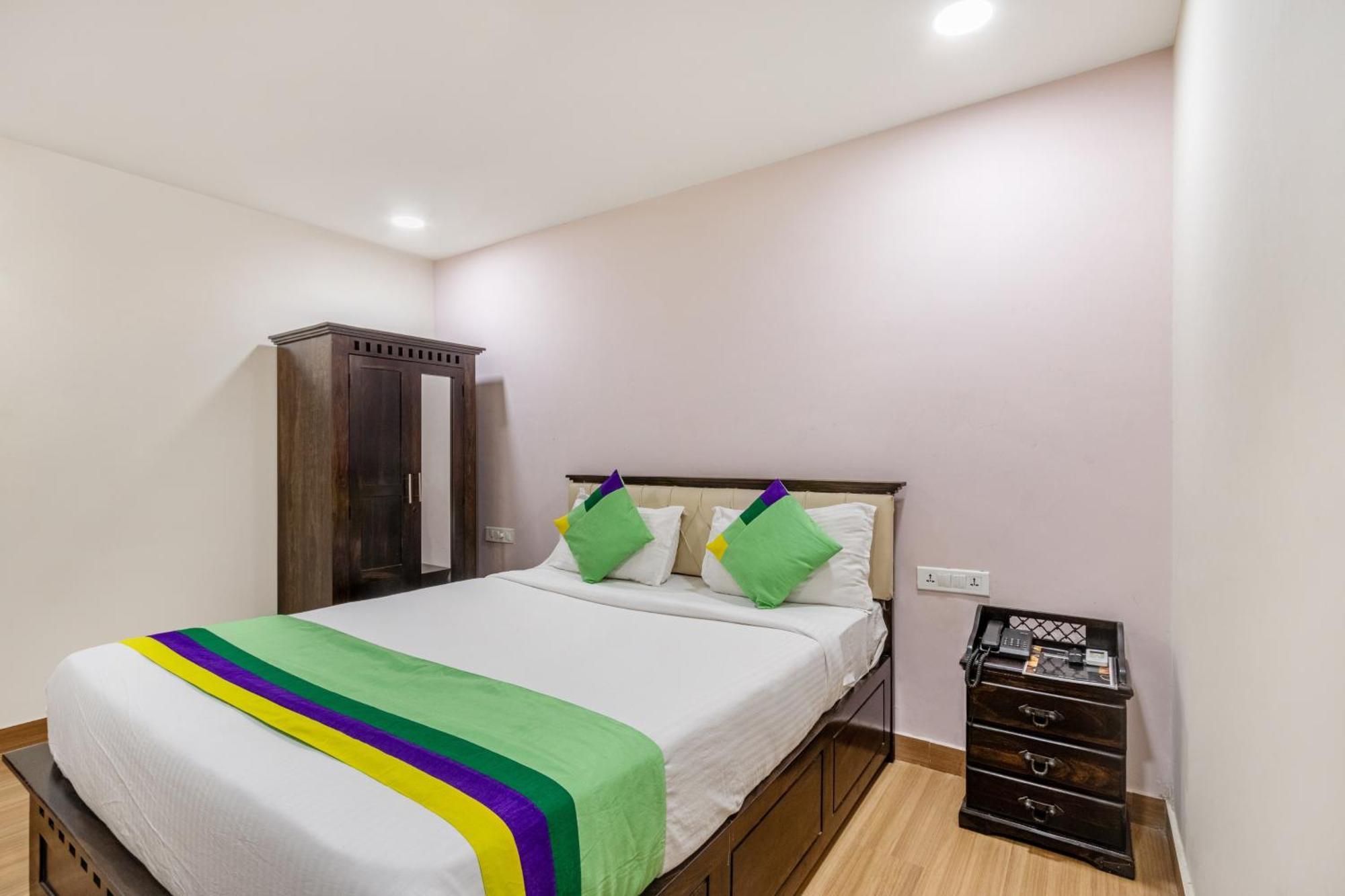 Hotel Treebo Purple Square Hajdarabad Zewnętrze zdjęcie