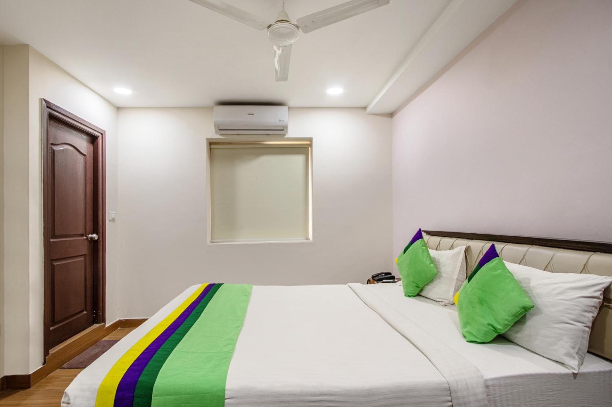 Hotel Treebo Purple Square Hajdarabad Zewnętrze zdjęcie